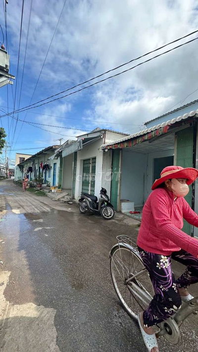 Nhà 1 trệt 1 lầu 4x9 giá 550tr