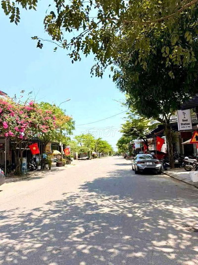 Bán lô đất mt đường 10. Kinh doanh đẹp. sau bến xe