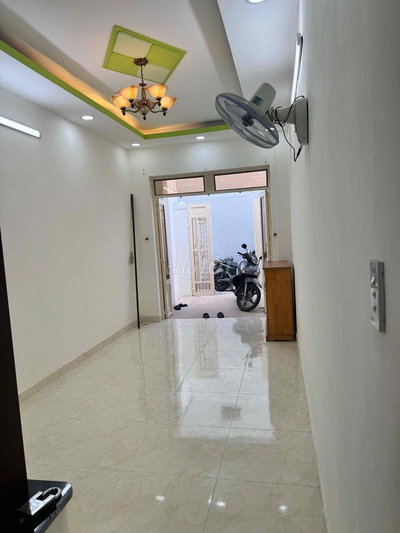 nhà cần bán gấp 1/ ngay metro q12