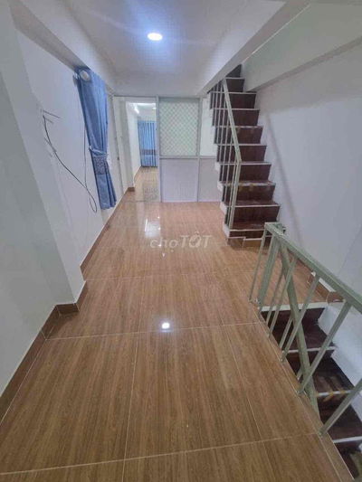 cho thuê nhà 3 phòng ngủ 3wc. võ văn kiệt Q1