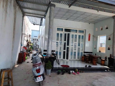 Bán gấp căn nhà 86m2(5x17)giá 1tỷ3 đường nguyễn Thị Lắng xã TPT Củ Chi