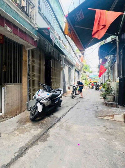 Cần Bán Gấp Căn Nhà , Đúc 2 tấm btct , Sổ hồng HC