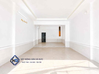 Nhà đúc lửng 5x23 mặt tiền Trần Thị Cờ sầm uất đông người qua lại