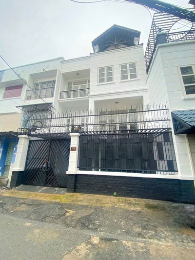 Cho thuê nhà Phan Đăng Lưu, P.5, Q.Phú Nhuận, DT: 10x15m, trệt 2 lầu