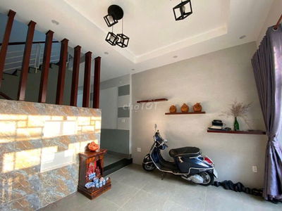 * Tân Phú. Nguyễn suý cách mặt tiền vài căn, 3 tầng, 4,4x15, 7.x tỏi.