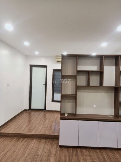 Cho Thuê Căn Hộ Tập Thể Tầng 4. Khu Nghĩa Tân. Gần Trường Học