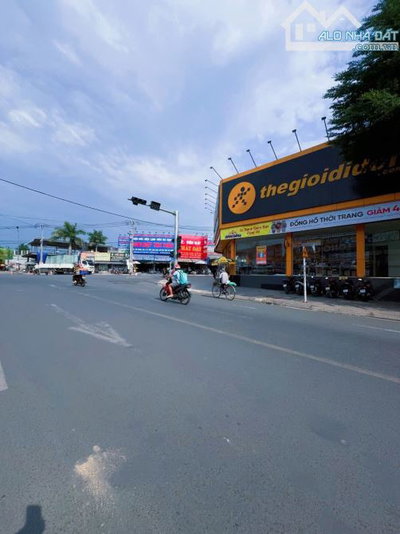 NP966 Bán showroom 530 cty 1 Lầu MT đường Hùng Vương Trung Tâm TT. Trảng Bom, Đồng N