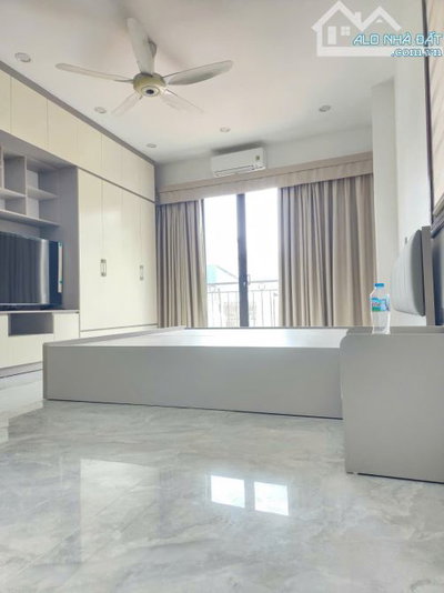 Cho thuê nhà Mặt ngõ kinh Doanh Nguyễn Khánh Toàn Cầu Giấy gara oto 7 chỗ, DT 50m 5T 4 phò