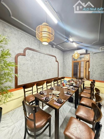 Sang Nhượng Nhà Hàng MP Lớn Q Cầu Giấy , Nhiều VP 80m 3T MT 10m