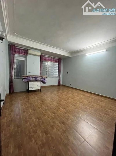 CHO THUÊ NHÀ PHỐ NGUYỄN VĂN CỪ LONG BIÊN 10 TRIỆU 40 m, 4 TẦNG MT 6m, Ở và KD, NGÕ THÔNG