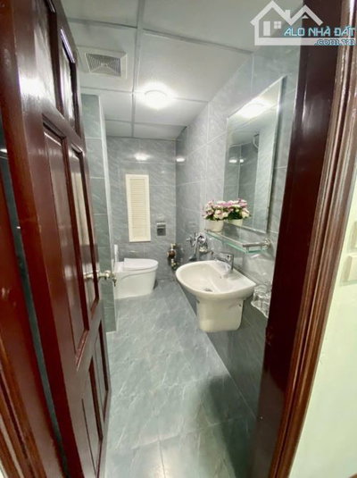 Cho Thuê CCMN Mặt Phố 204 Trung Kính Cầu Giấy 60m2 2N1K Cửa Sổ Thang Máy Giặt Riêng Ô Tô