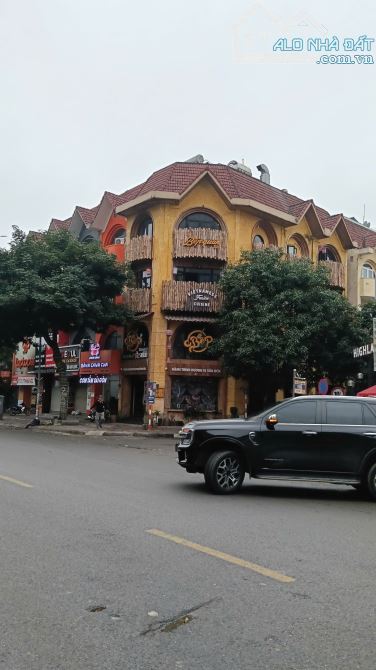 CHO THUÊ BIỆT THỰ MỖ LAO NGUYỄN VĂN LỘC HÀ ĐÔNG Diện tích: 170m2 x 4 tầng Mặt tiền: 30m