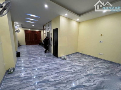 CHO THUÊ NGUYÊN CĂN HỒNG MAI, Ô TÔ ĐỖ CỬA, THANG MÁY, LÀM VĂN PHÒNG 62M 4T, 18TR