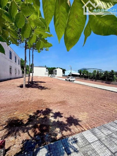 Đất Hoài Thanh thông Bùi Thị Xuân - Đường 3 ô tô tránh nhau