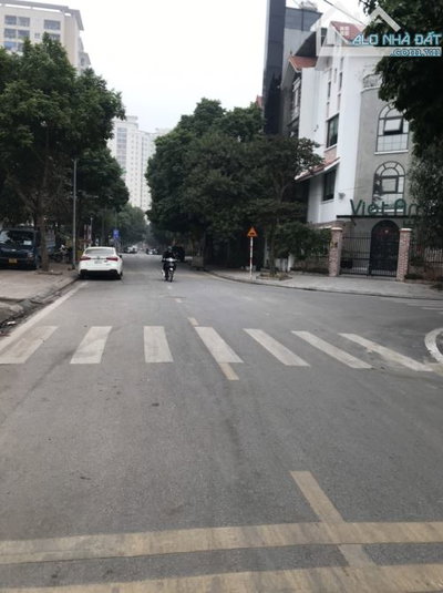 Cho thuê BT mặt phố Trung Thư, Trung Văn , NTL, HN. DT 183m x4 tầng, đã hoàn thiện, giá 42