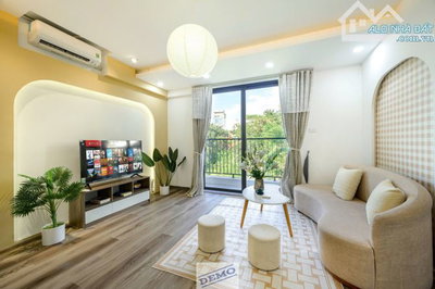 Cho Thuê Tòa Nhà  ( Tây hồ )  200m² x 8 tầng + 1 hầm 18 phòng.  Giá 200 triệu