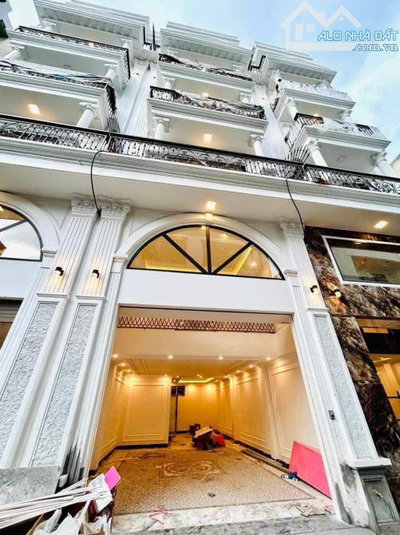 Cho thuê nhà phố Nguyễn Văn Cừ , 85m2 , 6 tầng , thang máy , chỉ 30tr