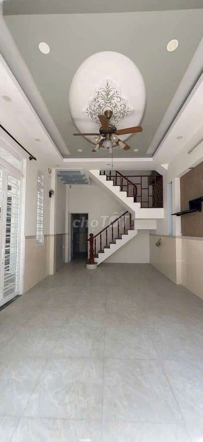 Bán nhà nát 10x20m, HXT tới cửa, vuông vức full thổ cư