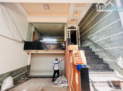 BÁN NHÀ CỰC RỘNG THỐNG NHẤT GV - CÓ HẦM ĐỂ XE - 1 HẦM 3 LẦU - GIÁ CHỈ 14 TỶ