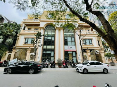Cho thuê Biệt thự Duy Tân, Trần Thái Tông, Cầu Giấy 180 mét, 4 tầng