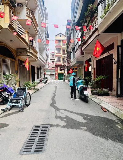 bán nhà 5 tầng Cầu Giấy 11 tỷ