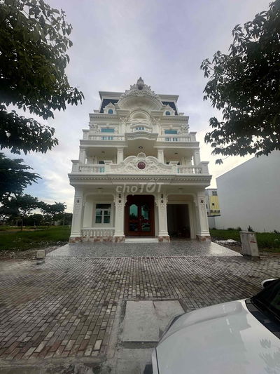cần cho thuê nhà nguyên căn 10m x 30m (mới 100% - nội thất cao cấp)