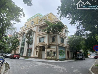 Cho thuê biệt thự lô góc, sân vườn Trần Kim Xuyến, Cầu Giấy 240M, 4T