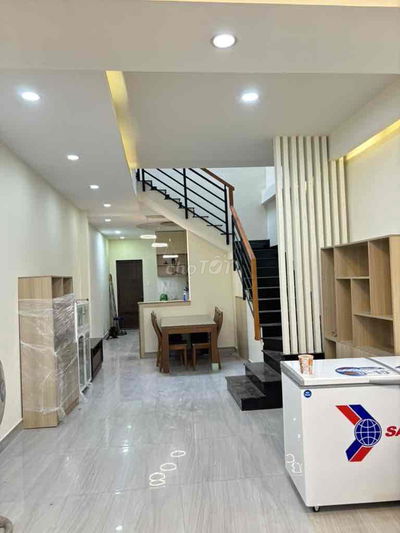 Nhà Nguyễn Thái Sơn- Ngay Đh Công nghiệp-5 Tầng. Cách MT 20m