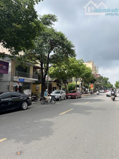 Bán nhà Sài Đồng cực hiếm, Gần ô tô, Diện tích 99 m2, 2 tầng, giá chỉ 5.8 tỷ.