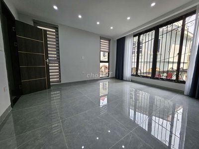 Bán nhà phố Trần Quốc Hoàn 65m2, ô tô tránh sổ đỏ chính chủ