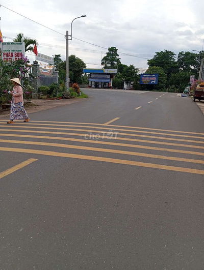 Mặt tiền ngay khu dân cư đông đúc