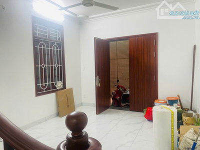 CHO THUÊ! Nhà  Mới Tây Hồ 52m2 x 5T, 13 tr/ th Full đồ, Gần Hồ Tây, Ban Công, Sáng, Thoáng