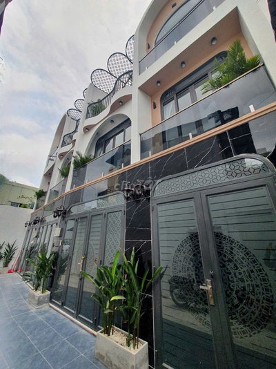 NHÀ MỚI 3 TẦNG(45m2). 1 Căn ra mặt tiền-Ngay Chợ Xóm Mới. Gía: 5.x tỷ
