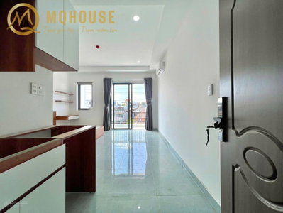 Studio ban công 50m2, phòng mới nhà mới 100%. Thang máy hầm xe đầy đủ, ngay trục PVĐ tiện sân bay
