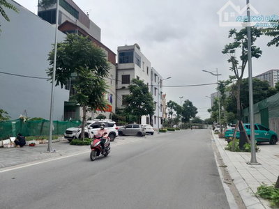 LIỀN KỀ ĐỨC GIANG, LONG BIÊN, 75M*6T, 30 TỶ. THANG MÁY, VỈA HÈ!