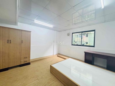 25m2- Full nội thất, cửa sổ thoáng, wc riêng- gần Văn Lang, Emart PVT