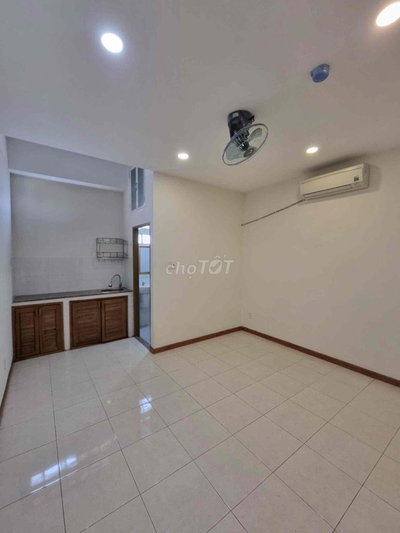 Studio ko nội thất giá rẻ điện nước rẻ