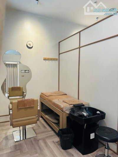 Dòng tiền 1.5 tỷ/ năm/ 146 m2/ 25.5 tỷ/ Shophouse Royal City