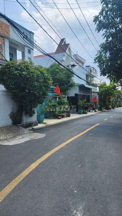 Nhà bán gấp tại Phan Văn Hớn Hóc Môn 100m, 3 tầng, hẻm xe hơi