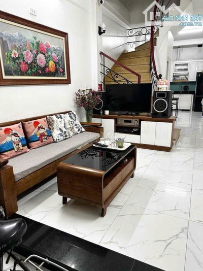 Cho thuê nhà ngõ 514 trần cung bắc từ liêm hn, DT 40m 4T 4pn 10tr