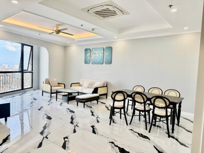 Cho thuê căn 3PN thiết kế tân cổ điển hướng ĐN cực thoáng giá tốt nhất tại Royal City