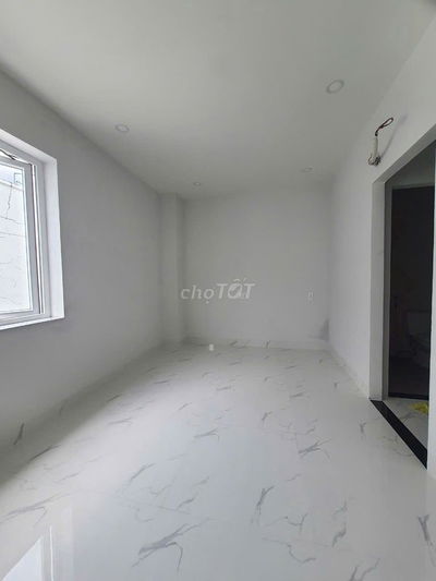 Cho thuê nhà  lovera park,DT 5X16 xây 1 trệt 2 lầu. Gía chỉ 10.2 triệu