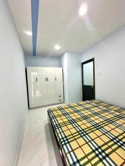 nhà lầu cách chợ 500m