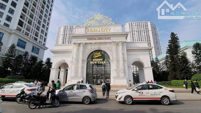 CHUNG CƯ ROYAL CITY NGUYỄN TRÃI – CĂN HỘ ĐẲNG CẤP 104M², 3PN, GIÁ CHỈ 13,5 TỶ