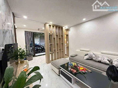 CẦU GIẤY, NHÀ 50M,GIÁ TỶ,3 PHÒNG NGỦ,Ô TÔ TRÁNH ĐỖ CỬA,SỔ VUÔNG ĐẸP