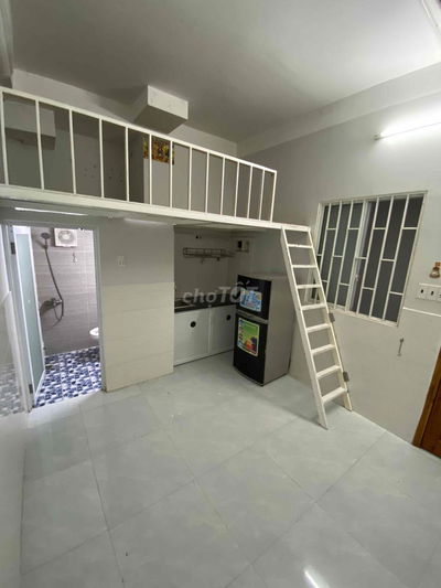 phòng trọng máy lạnh, thang máy, nvs riêng