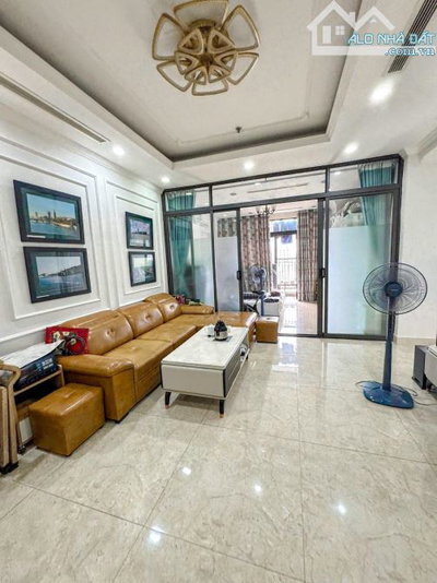 BÁN CĂN HỘ ROYAL CITY-  12 TỶ HƠN - DT108M 3 PHÒNG NGỦ - TẶNG NỘI THẤT LIỀN TƯỜNG VÀ ĐỒ GỖ