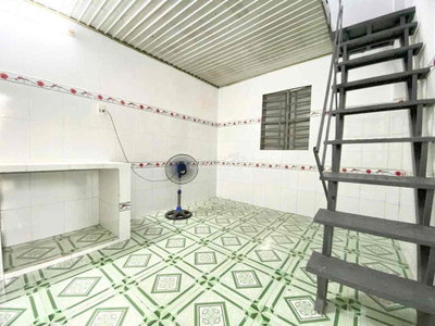 CHO THUÊ PHÒNG TẦNG TRỆT SẴN MÁY LẠNH CÓ GÁC CAO 2M GẦN KDC VĨNH LỘC