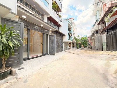 Nhà đẹp ngay nhà thờ Nữ Vưong Hoà Bình