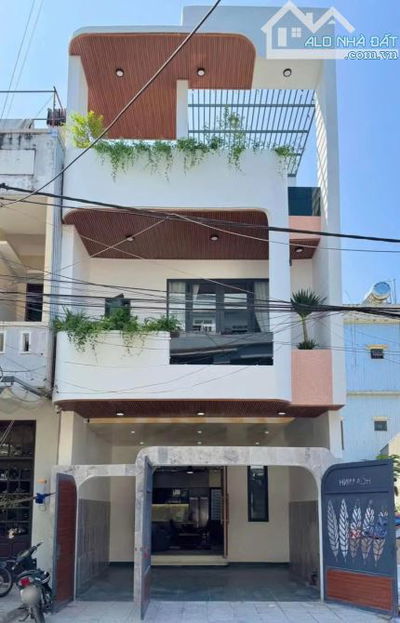 NHÀ ĐẸP MỚI 5X25M 3 TẦNG 3PN TẶNG NỘI THẤT, SÂN ĐỂ OTO, ĐƯỜNG 6M GẦN THCS TƯƠNG BÌNH HIỆP
